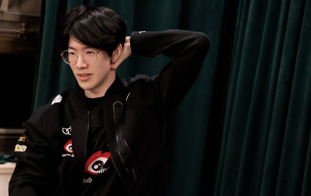 Doinb：陪练团加强了，微博的人也过去了