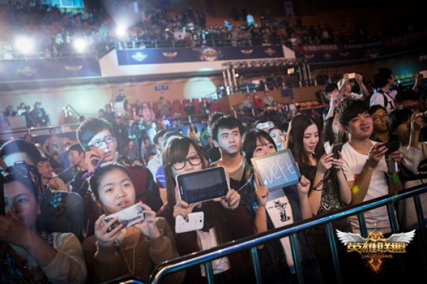 EPL S20 小组赛：复仇成功！FaZe 2-0 Sangal